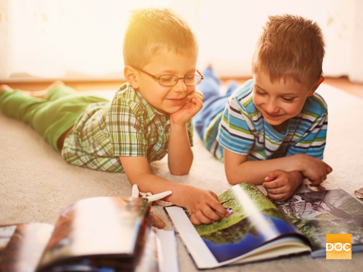 boys reading